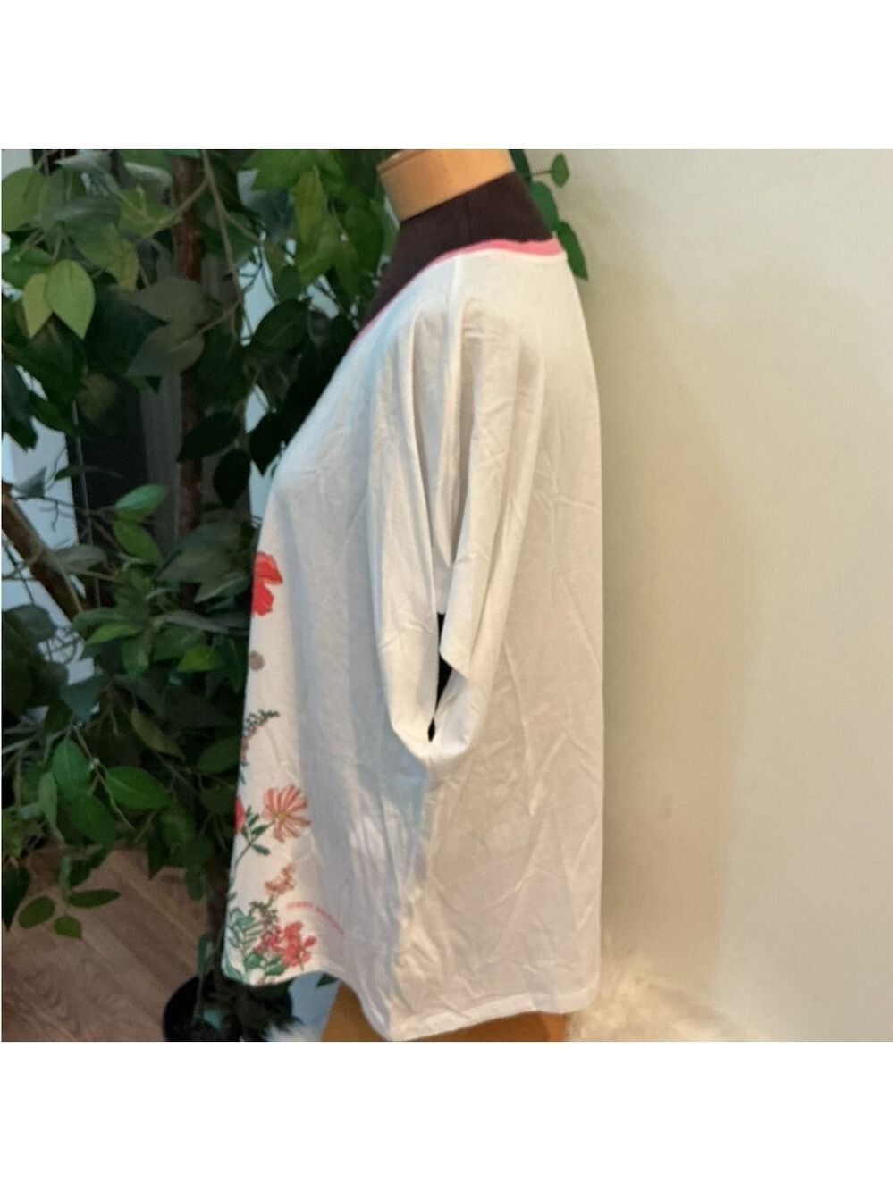 Women's Tommy Hilfiger 3X White Floral Short Sleeve Tee - Picture 5 of 11
